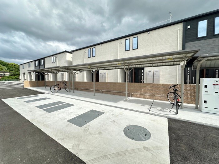 物件外観写真3　(駐輪場)