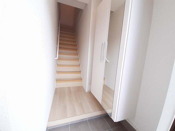 物件内観写真13　(玄関)