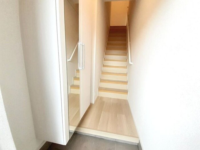 物件内観写真14　(玄関)