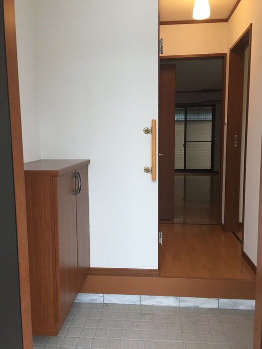物件内観写真4　(玄関)