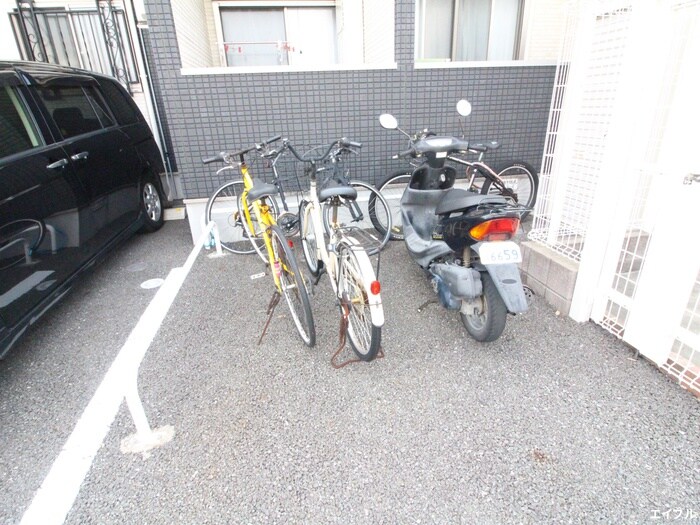 物件外観写真4　(駐輪場)