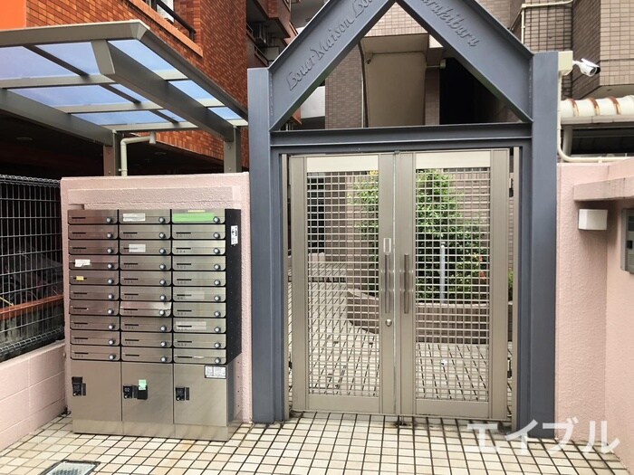 物件外観写真5　(エントランス部分)