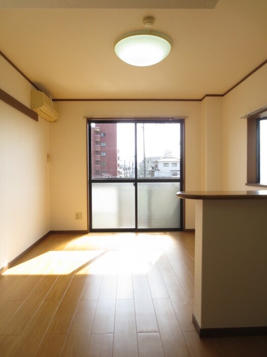 物件内観写真4　(居室)