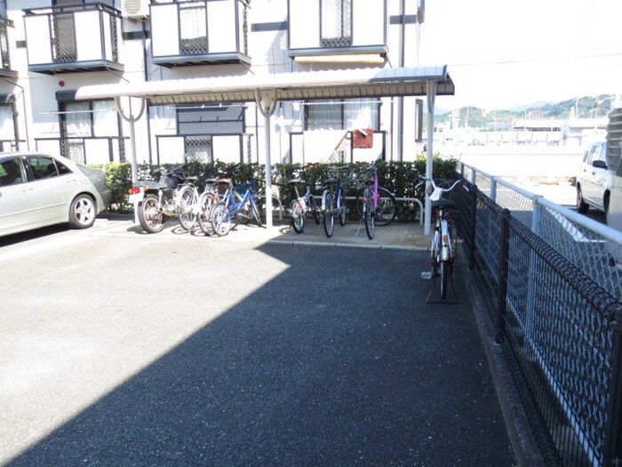 物件外観写真3　(駐輪場)