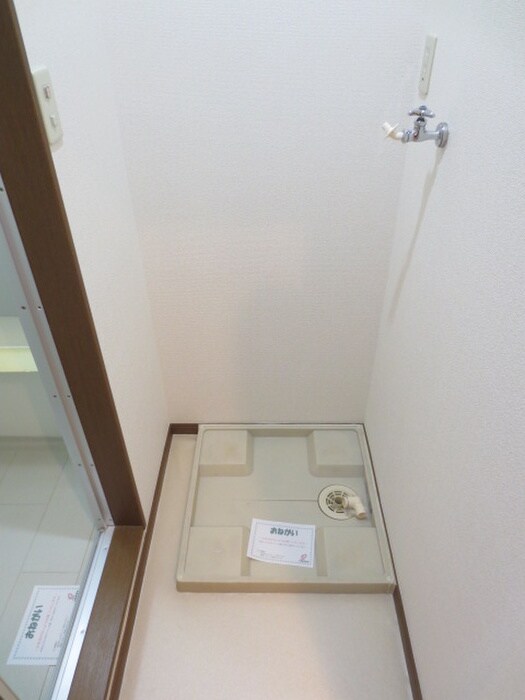 物件内観写真12　(洗濯機置場)