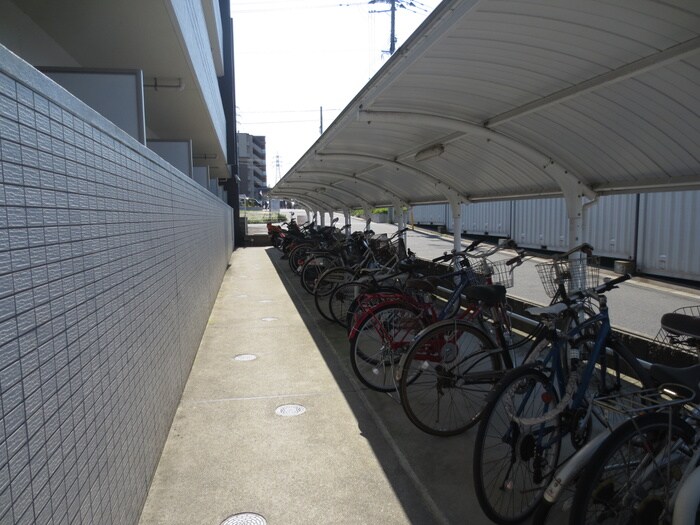 物件外観写真4　(駐輪場)