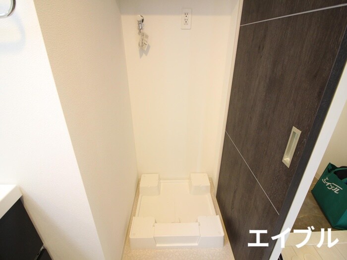 物件内観写真13　(洗濯機置場)