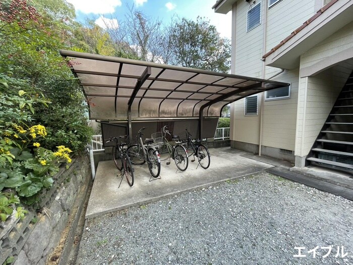 物件外観写真2　(駐輪場)