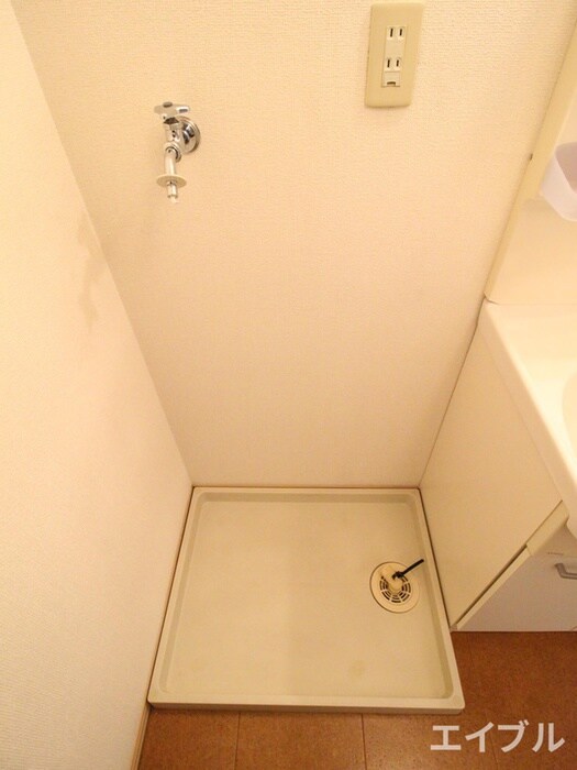 物件内観写真13　(洗濯機置場)