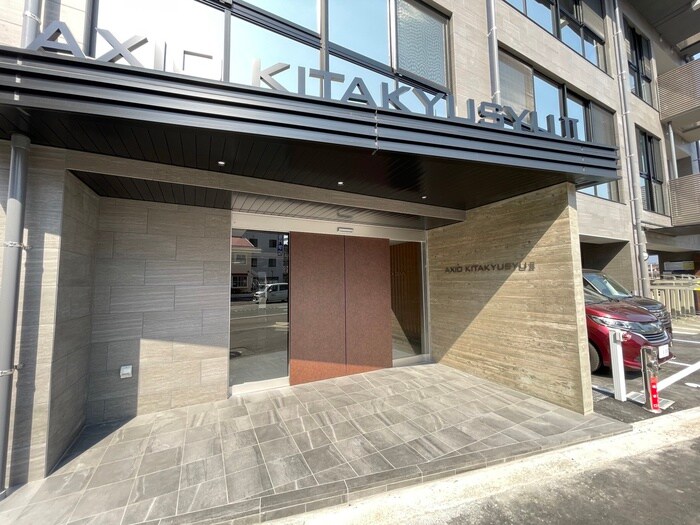 物件外観写真2　(エントランス部分)