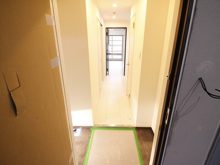 物件内観写真8　(玄関)