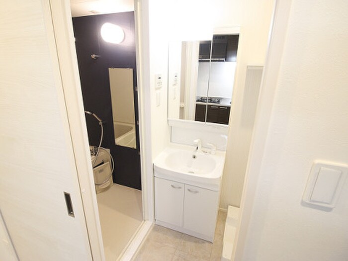 物件内観写真12　(洗面)