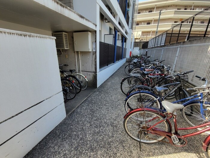 物件外観写真5　(駐輪場)