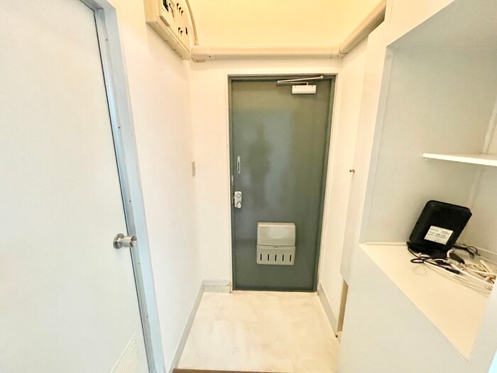 物件内観写真11　(玄関)