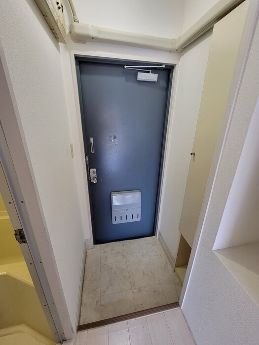 物件内観写真13　(玄関)