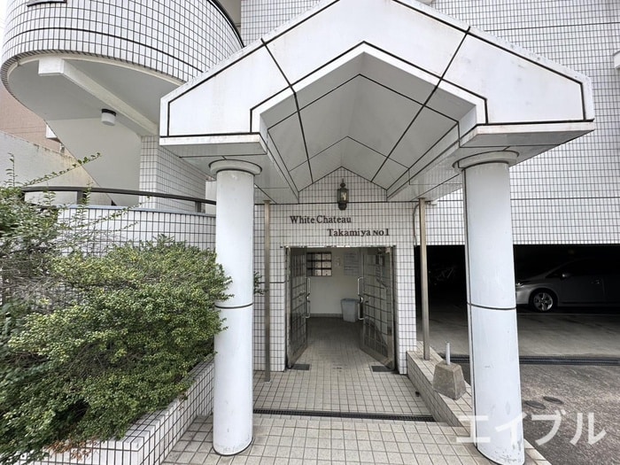 物件外観写真3　(エントランス部分)