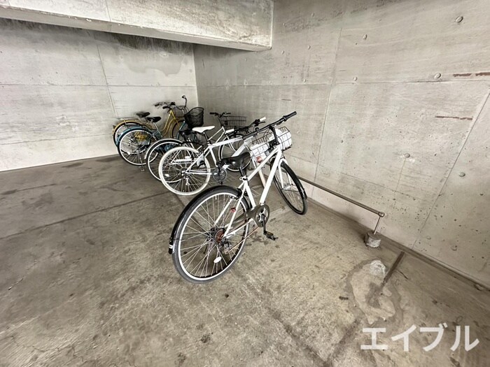 物件外観写真5　(駐輪場)