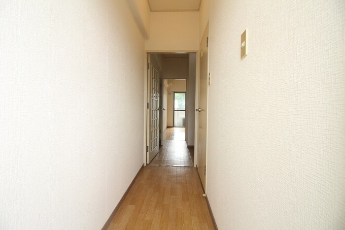 物件内観写真10　(廊下)
