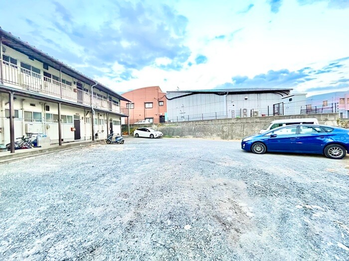 物件外観写真2　(駐車場)