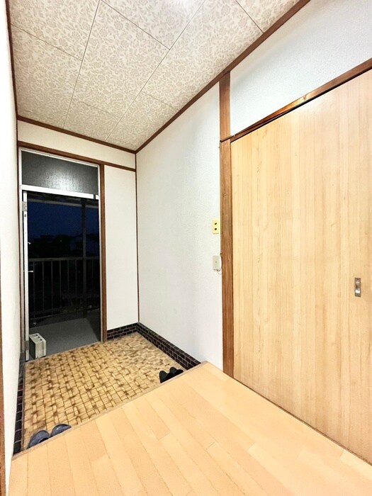 物件内観写真11　(玄関)