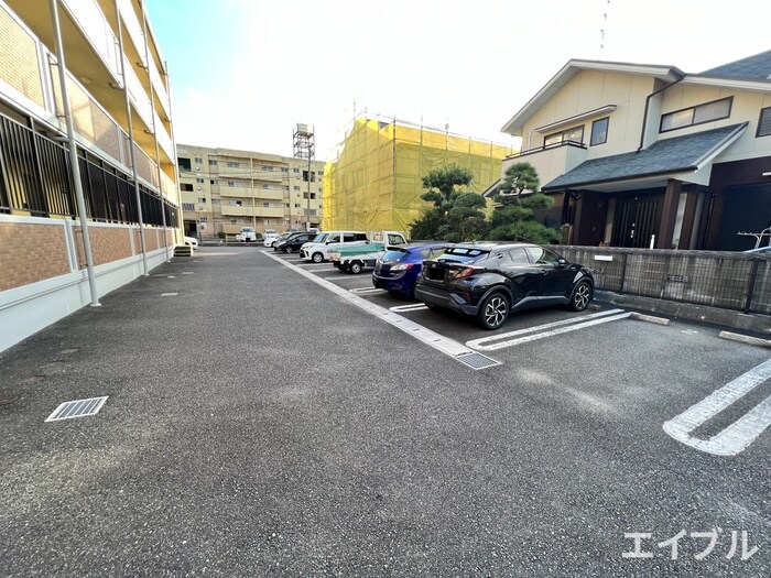 物件外観写真6　(駐車場)
