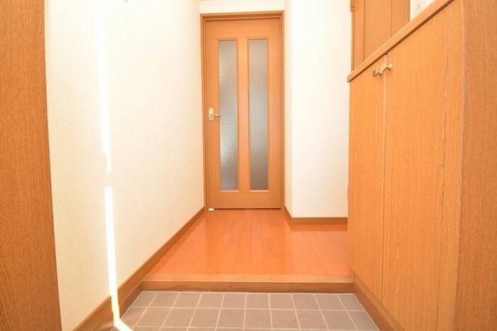 物件内観写真12　(玄関)