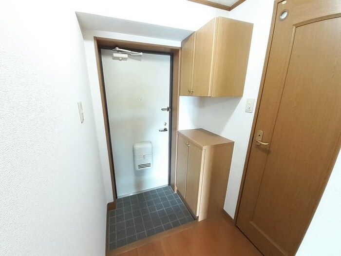 物件内観写真13　(玄関)
