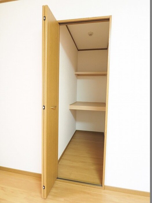 物件内観写真13　(収納)