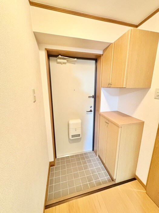 物件内観写真16　(玄関)