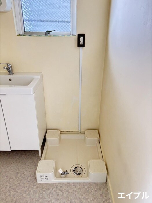 物件内観写真14　(洗濯機置場)