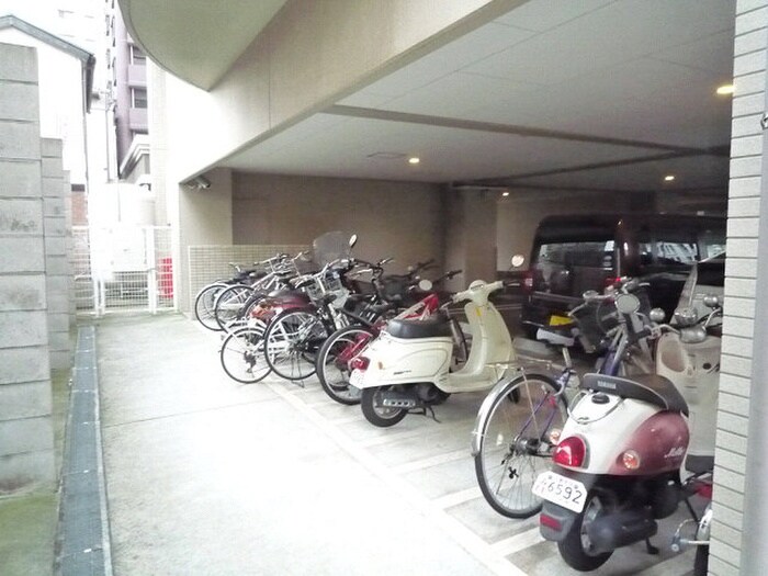 物件外観写真3　(駐輪場)