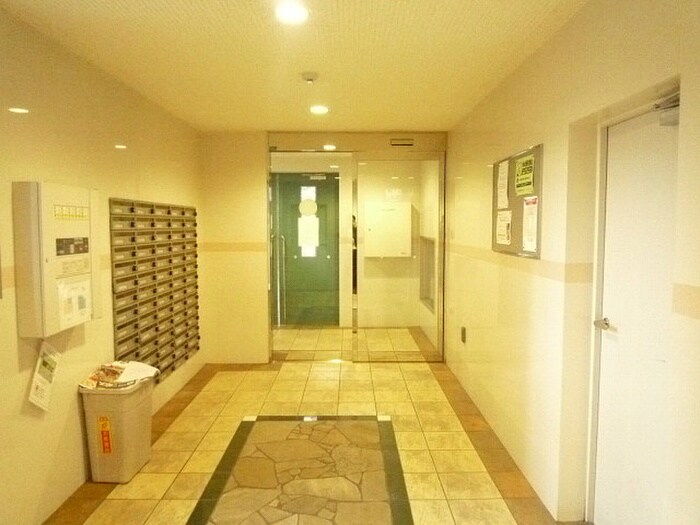 物件外観写真4　(エントランス部分)