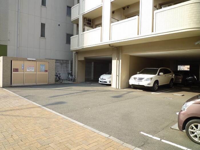 物件外観写真6　(駐車場)