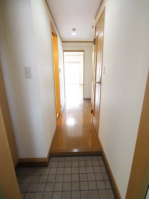 物件内観写真10　(玄関)