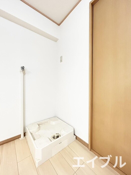 物件内観写真11　(洗濯機置場)