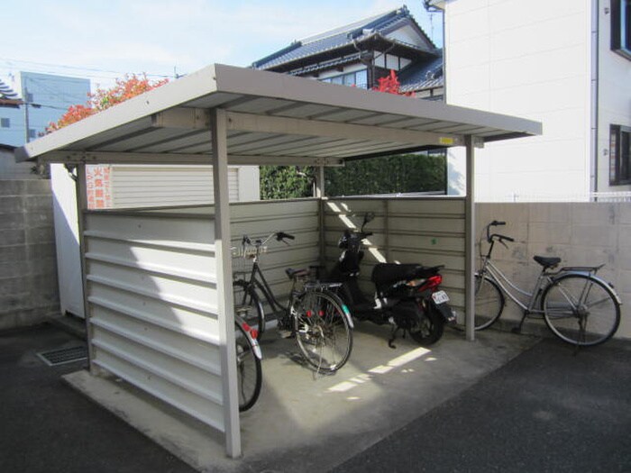 物件外観写真2　(駐輪場)