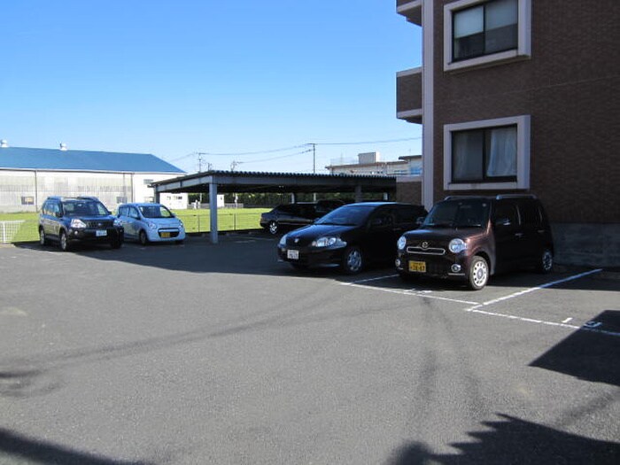 物件外観写真3　(駐車場)