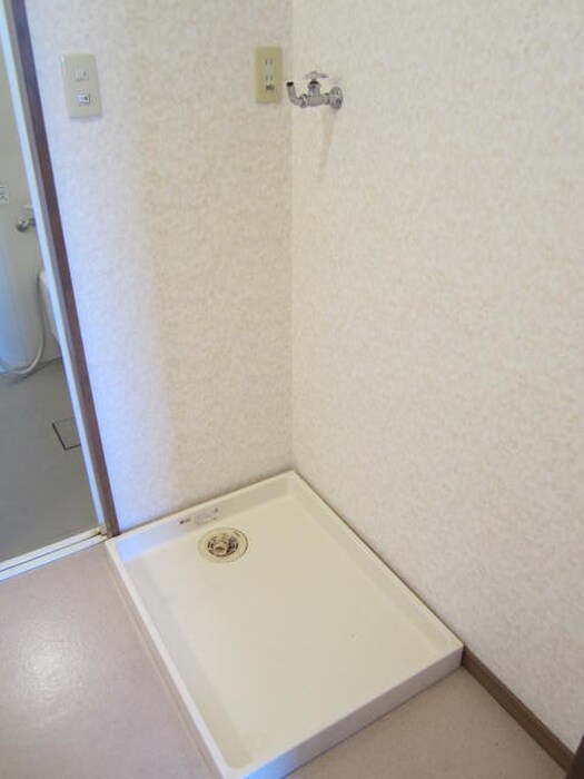 物件内観写真12　(洗濯機置場)