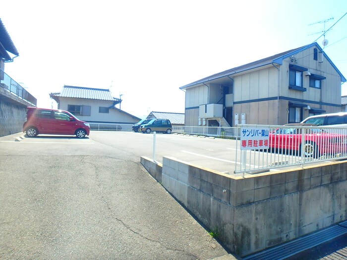 物件外観写真4　(駐車場)