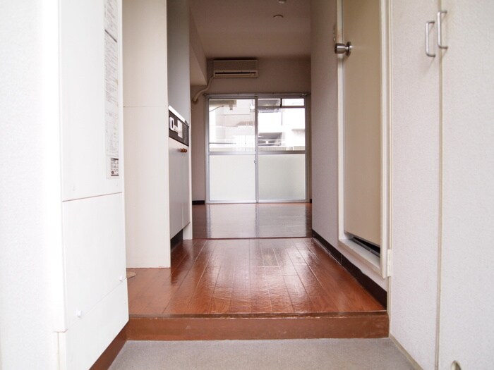 物件内観写真4　(玄関)