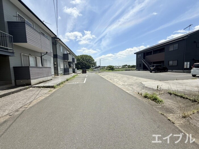 物件外観写真5　(駐車場)