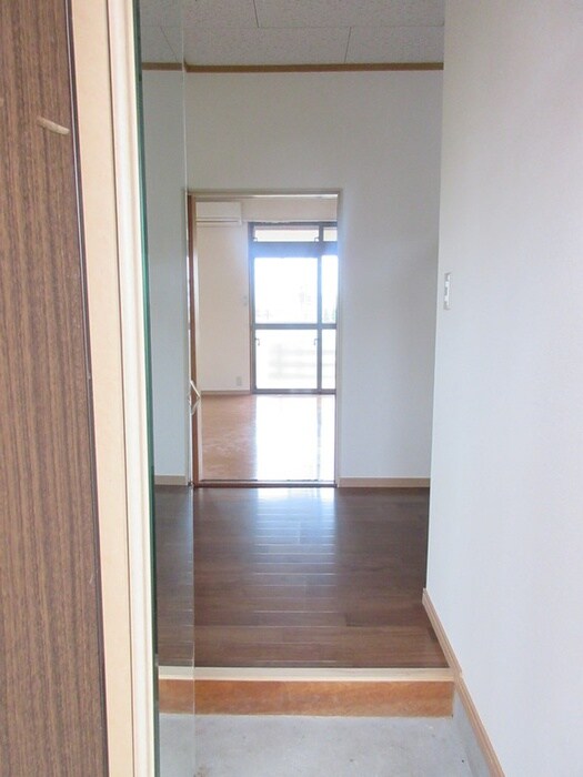 物件内観写真13　(玄関)