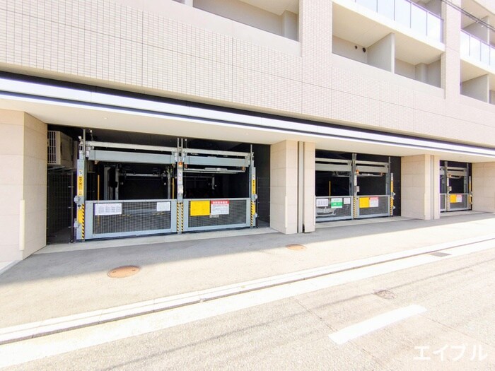 物件外観写真4　(駐車場)