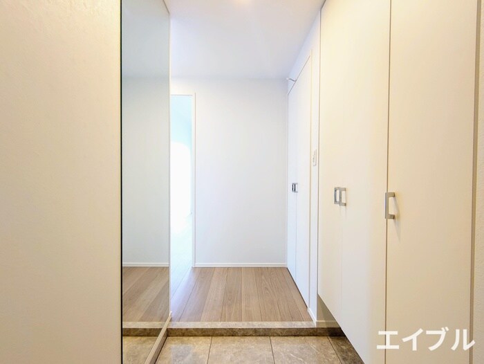 物件内観写真18　(玄関)