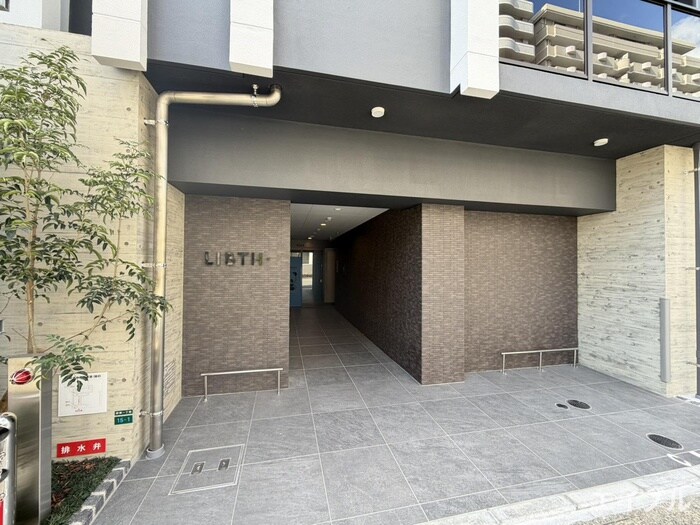 物件外観写真5　(エントランス部分)