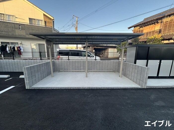 物件外観写真4　(駐輪場)