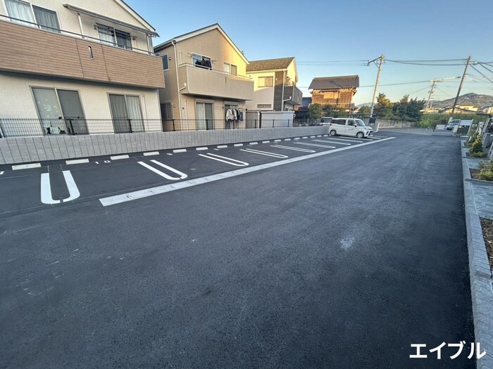 物件外観写真5　(駐車場)