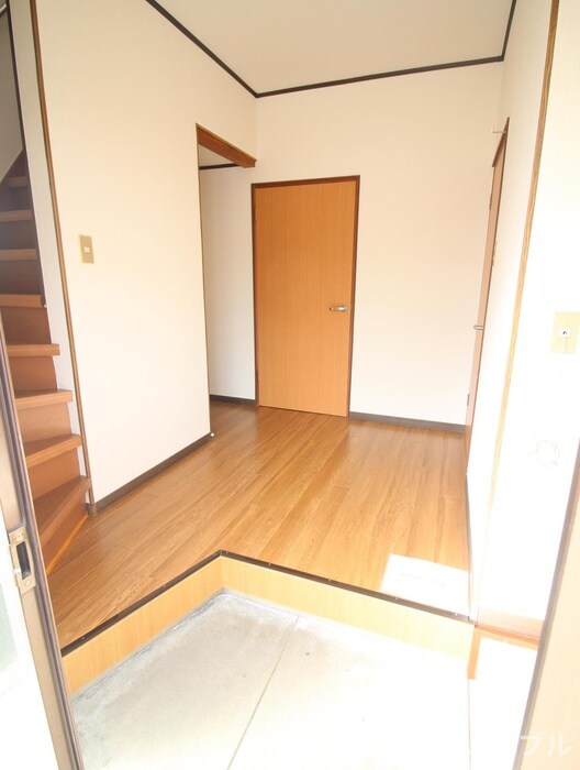 物件内観写真16　(玄関)