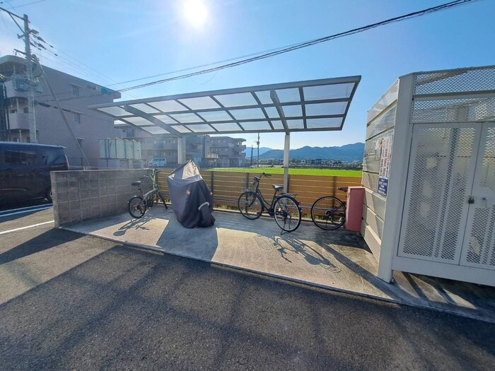 物件外観写真2　(駐輪場)