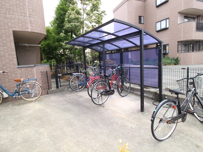 物件外観写真3　(駐輪場)
